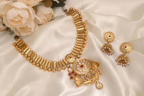 Gold_necklace_set_Brass__For_Women