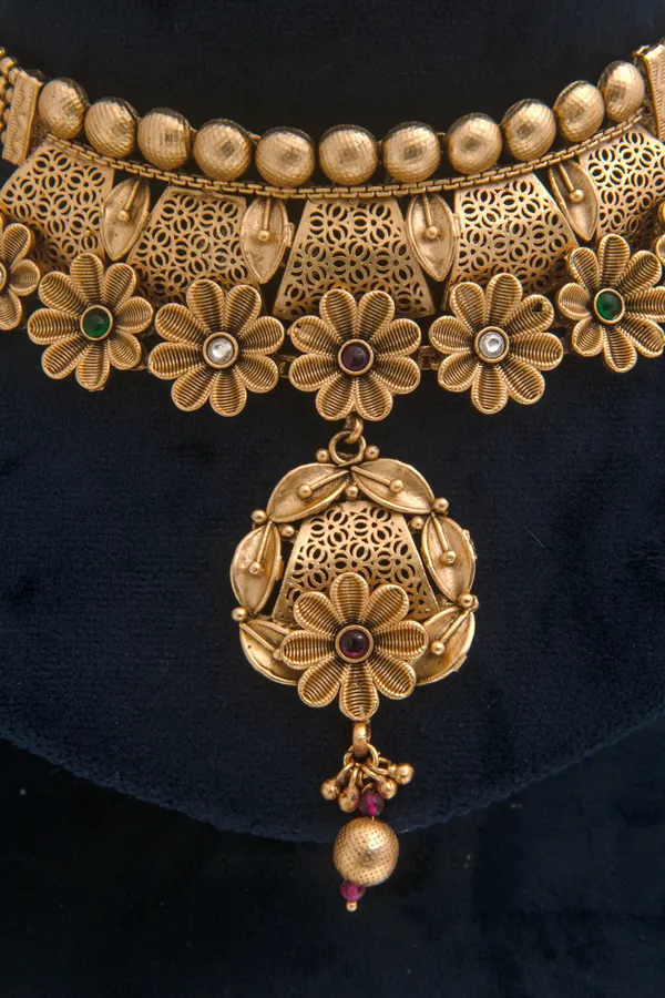 Gold_necklace_set_Brass__For_Women