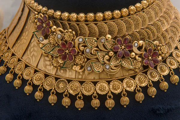 Gold_necklace_set_Brass__For_Women