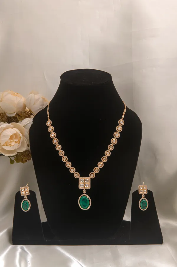 Gold_necklace_set_Brass__For_Women