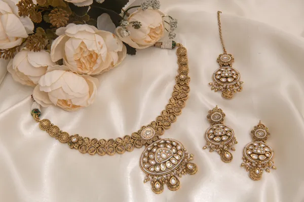 Gold_necklace_set_Brass__For_Women