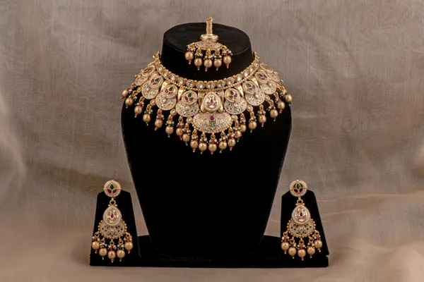 Gold_necklace_set_Brass__For_Women