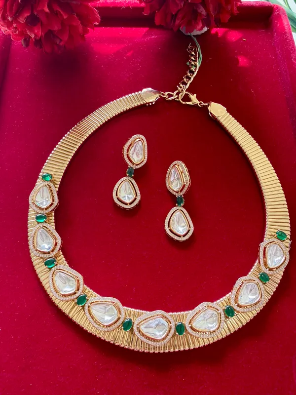 Gold_necklace_set_Brass__For_Women