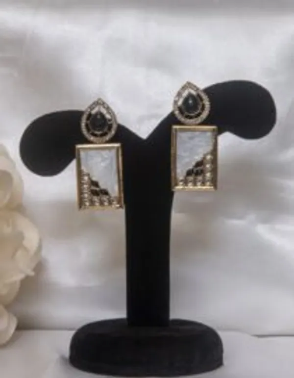 Kundan_Rectangular_Drop_Earrings