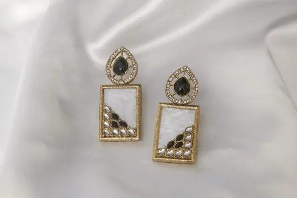 Kundan_Rectangular_Drop_Earrings