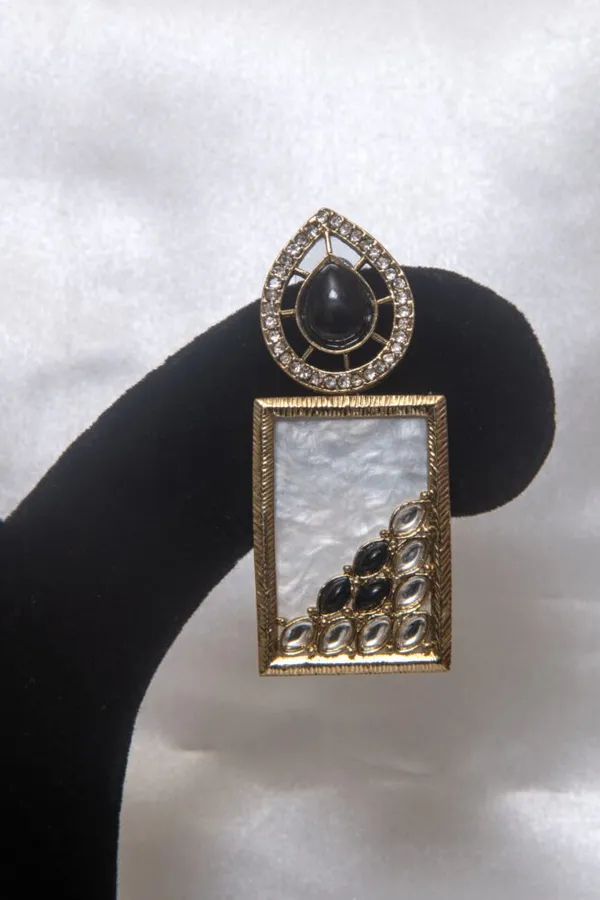 Kundan_Rectangular_Drop_Earrings