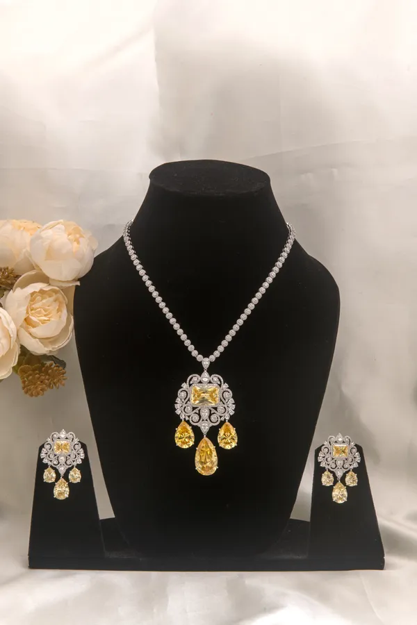 Gold_necklace_set_Brass__For_Women