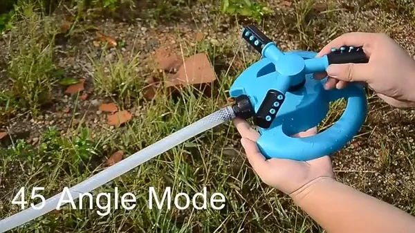 Garden_Sprinkler_With_Rotating_Arms