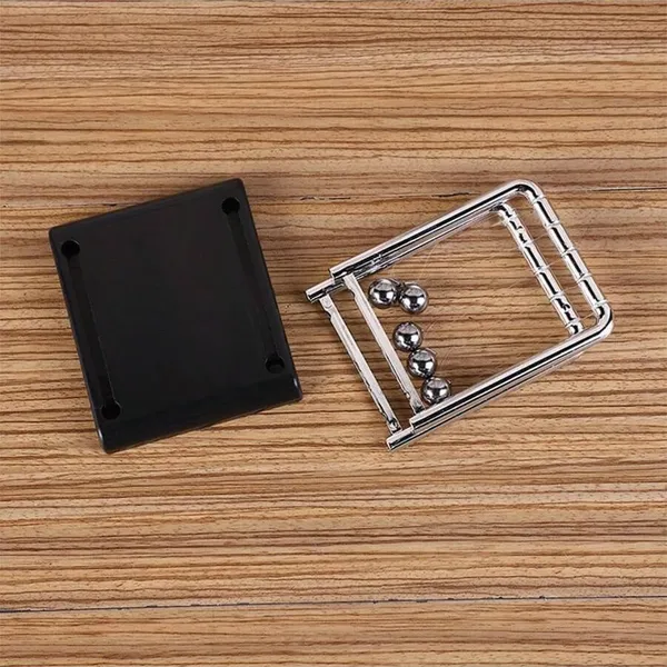 Newton_S_Cradle_Pendulum_Desk_Toy