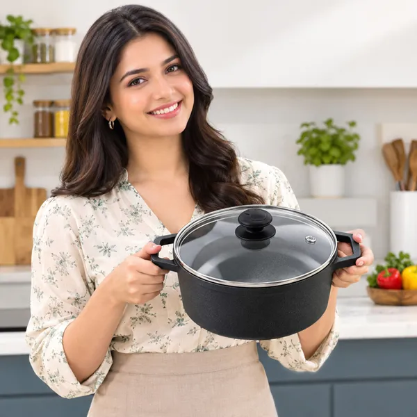 Cast_Iron_Everyday_Solid_Casserole_Pot_With_Glass_Lid