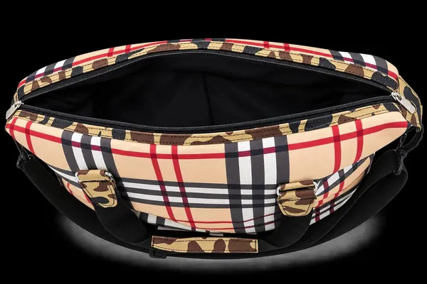 Yatra_Travel_Duffel_Bag_Beige_Black_Red_Check_Pattern_Camouflage_Handle_Pads_Dual_Zipper_Weekend_Trip_Bagwith_Front_Pocket_Side_Straps