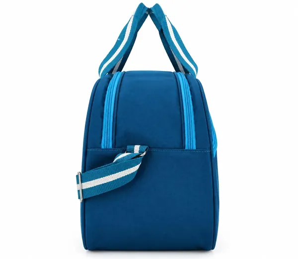 Travel_Duffel_Bag_With_Shoulder_Strap_And_Multiple_Compartments