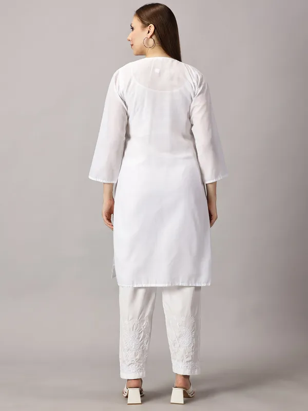 Kurti_For_Womens_White_Straight_Kurti