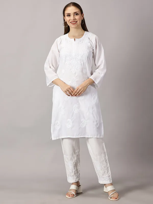 Kurti_For_Womens_White_Straight_Kurti