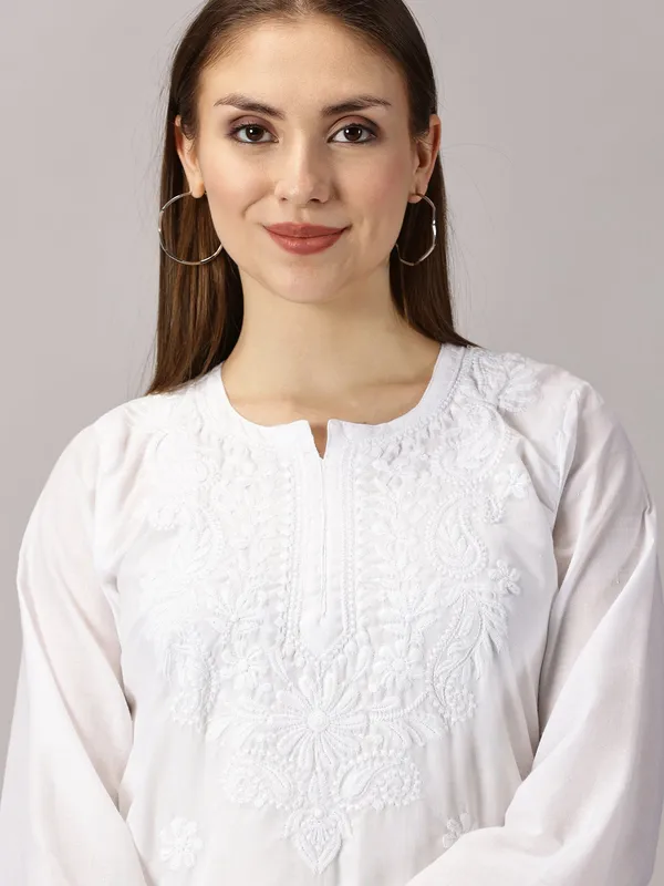 Kurti_For_Womens_White_Straight_Kurti