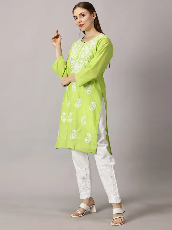 Kurti_For_Womens_Parrot_Green_Straight_Kurti