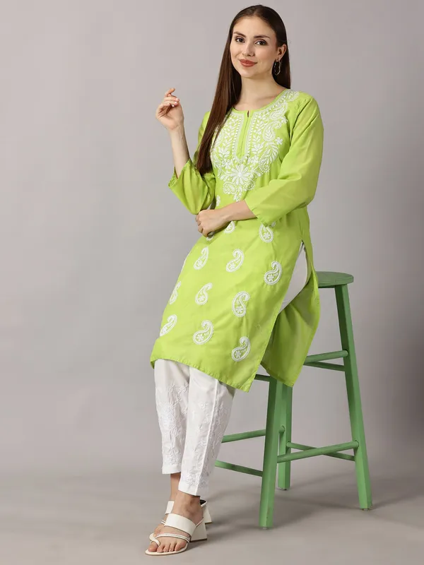 Kurti_For_Womens_Parrot_Green_Straight_Kurti