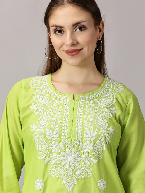 Kurti_For_Womens_Parrot_Green_Straight_Kurti