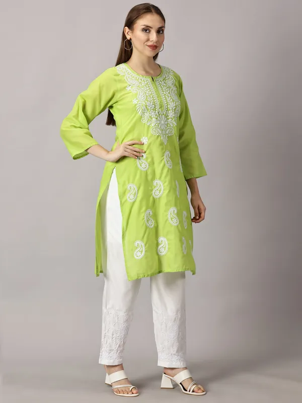 Kurti_For_Womens_Parrot_Green_Straight_Kurti