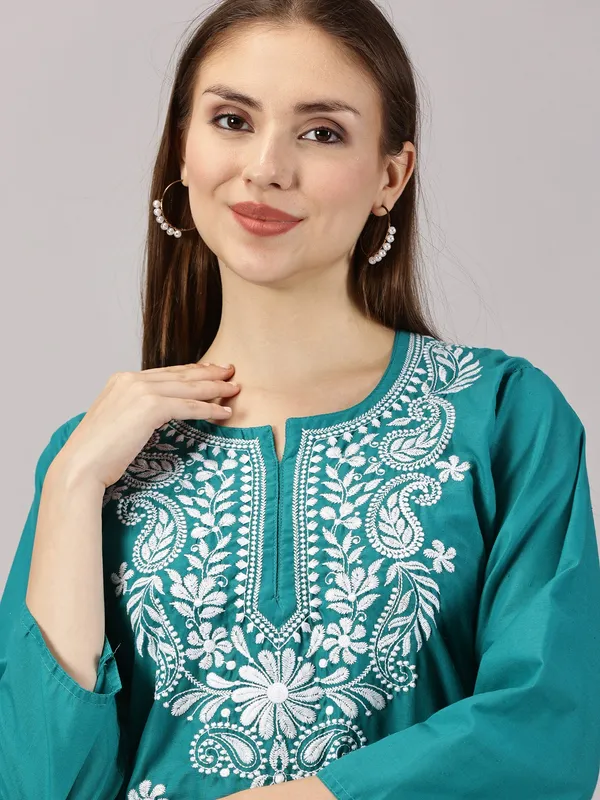 Kurti_For_Womens_Rama_Green_Straight_Kurti