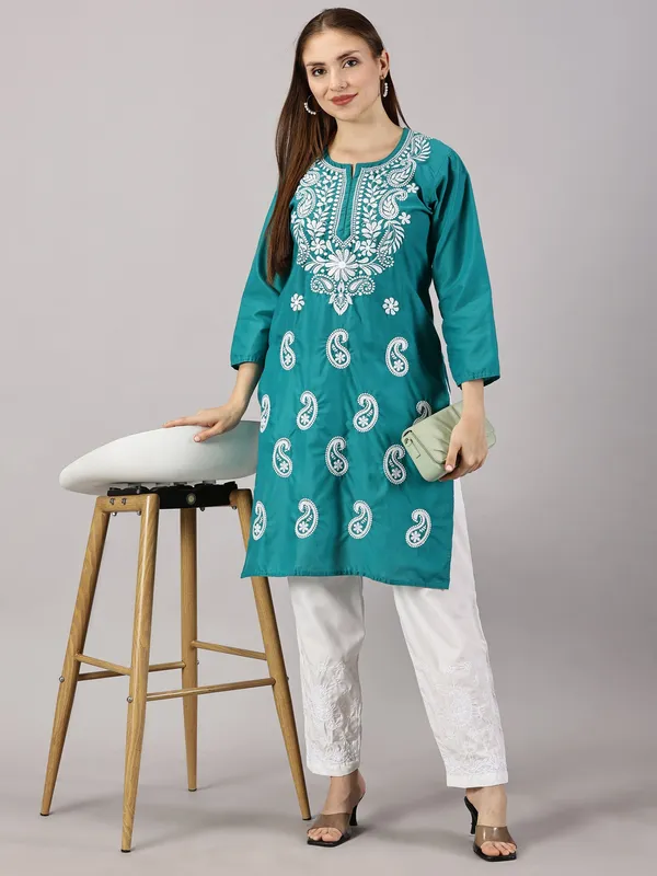 Kurti_For_Womens_Rama_Green_Straight_Kurti
