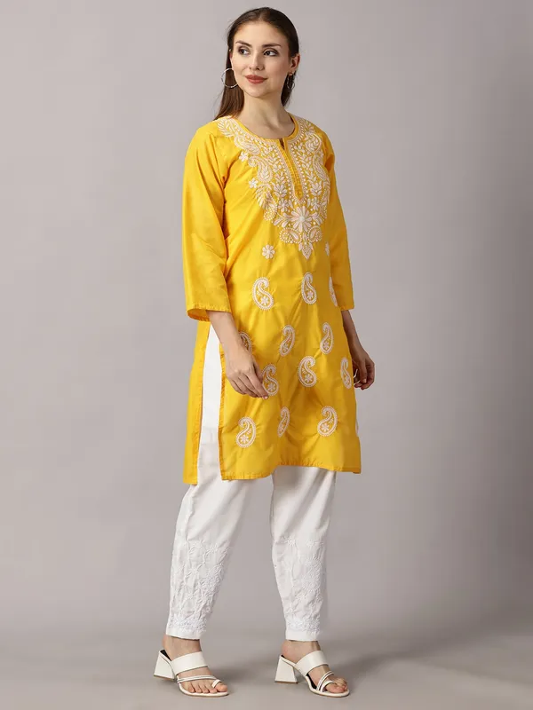 Women_Kurti_Yellow_Straight_Kurti