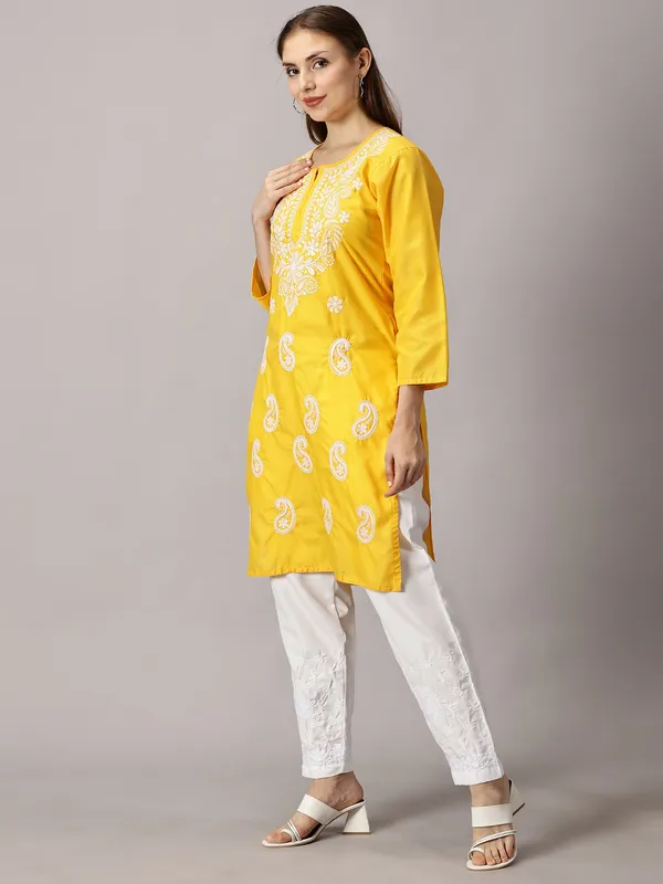 Women_Kurti_Yellow_Straight_Kurti