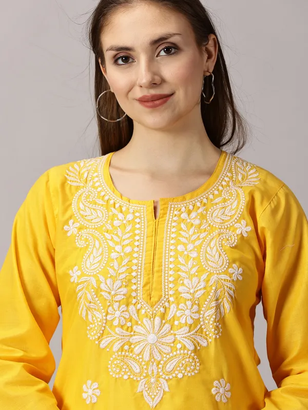 Women_Kurti_Yellow_Straight_Kurti