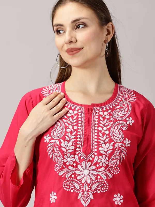 Kurti_For_Womens_Mgenta_Straight_Kurti