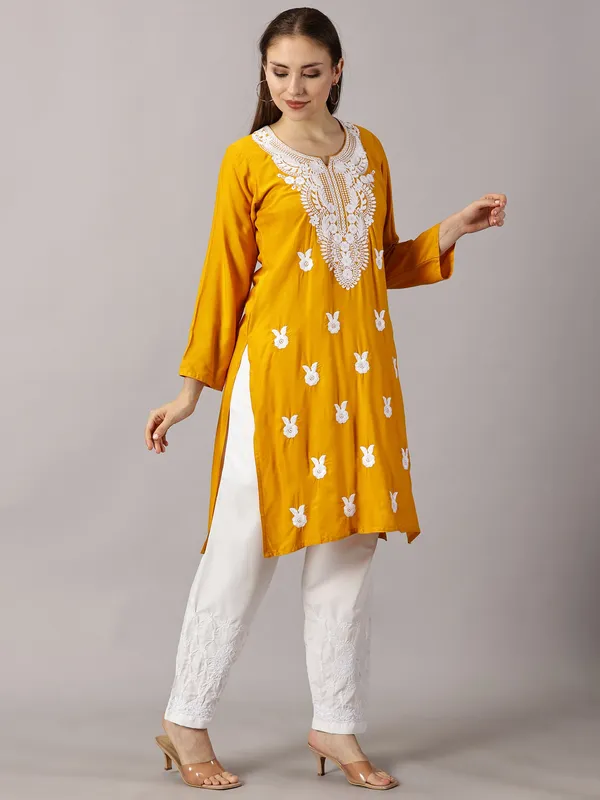 Rayon_Chikankari_Kurti_For_Womens