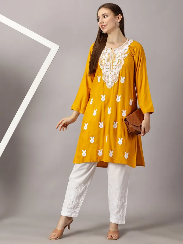 Rayon_Chikankari_Kurti_For_Womens
