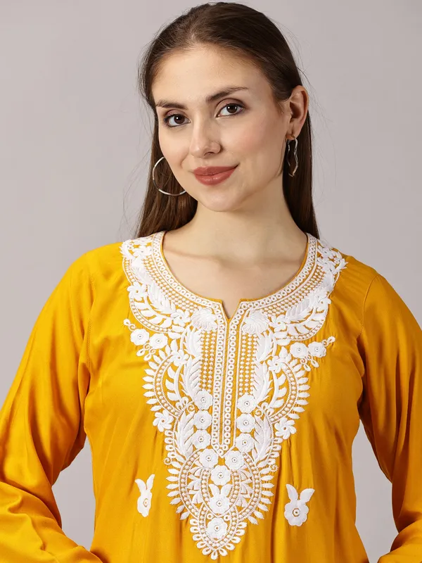 Rayon_Chikankari_Kurti_For_Womens