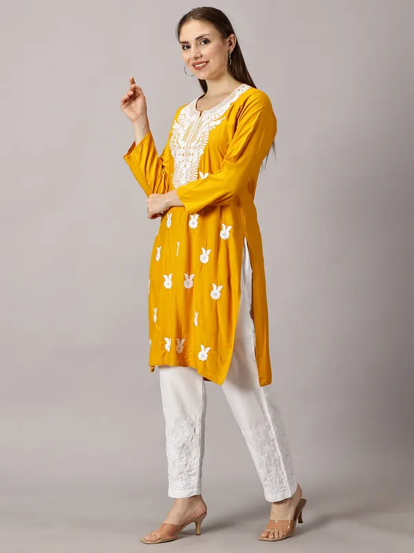Rayon_Chikankari_Kurti_For_Womens
