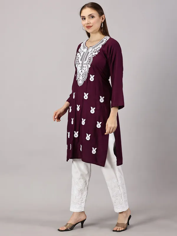 Rayon_Chikankari_Kurti_For_Womens
