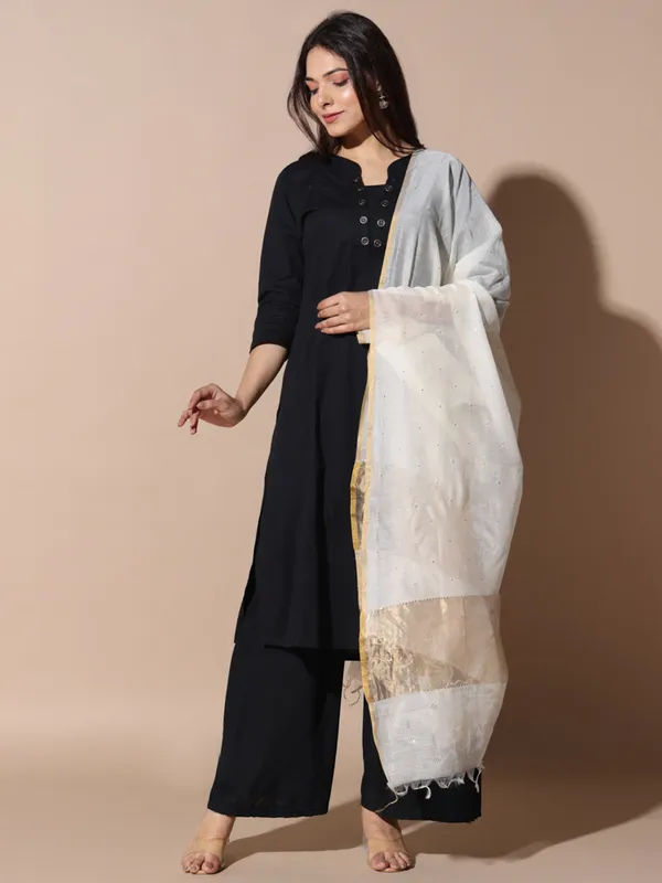 Soft_Mulchanderi_Silk_Dupatta_With_Fine_Chikan_Mukaish_Golden_Taar_Hand_Embroidery_White_Chanderi_Dupatta