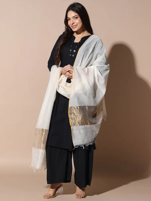 Soft_Mulchanderi_Silk_Dupatta_With_Fine_Chikan_Mukaish_Golden_Taar_Hand_Embroidery_White_Chanderi_Dupatta
