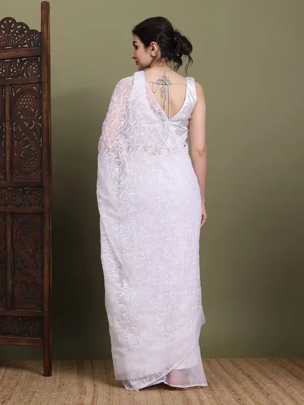 Exclusive_Tepchi_Hand_Made_Chikankari_Saree_White_Female_Adults