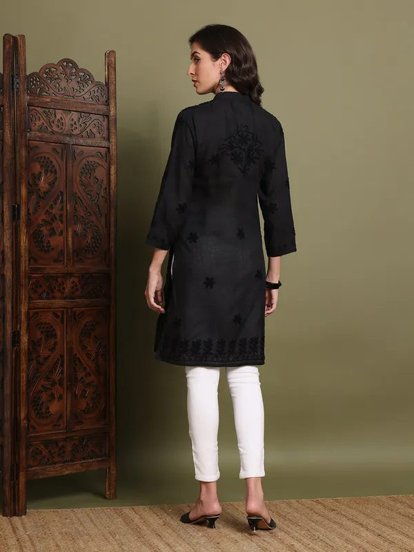 Cotton_Kurtis_For_Summer_Black_Straight_Kurti