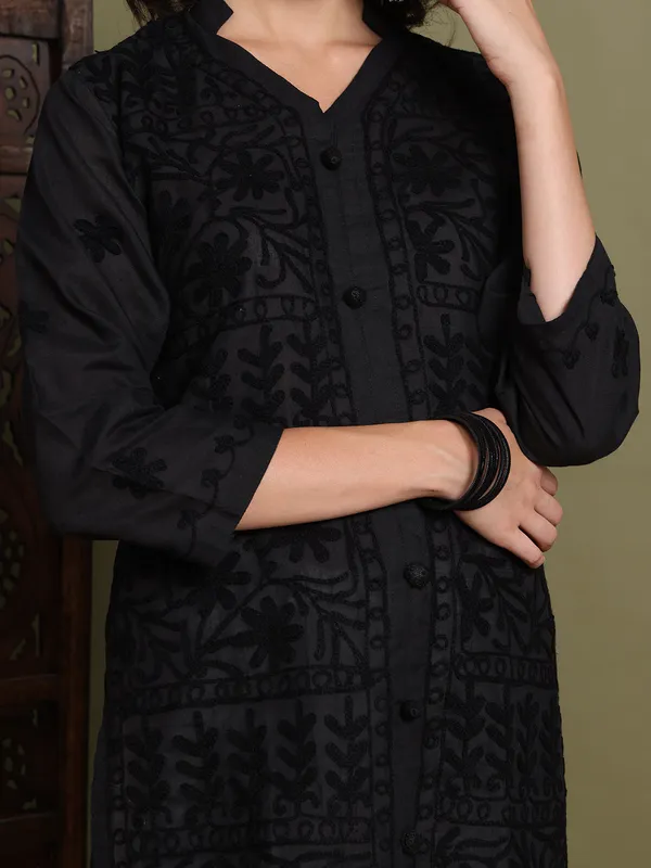 Cotton_Kurtis_For_Summer_Black_Straight_Kurti