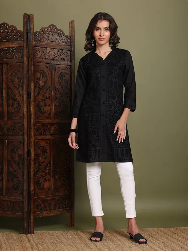 Cotton_Kurtis_For_Summer_Black_Straight_Kurti