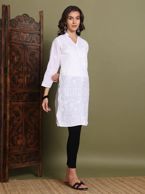 Cotton_Kurtis_For_Summer_White_Straight_Kurti