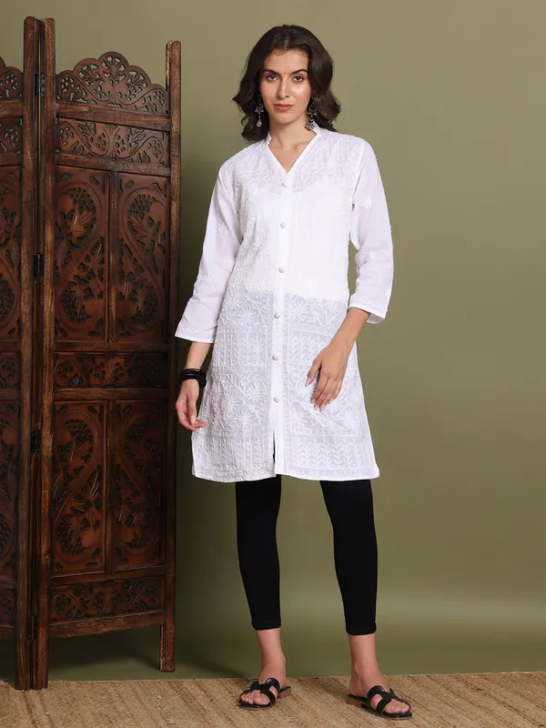 Cotton_Kurtis_For_Summer_White_Straight_Kurti