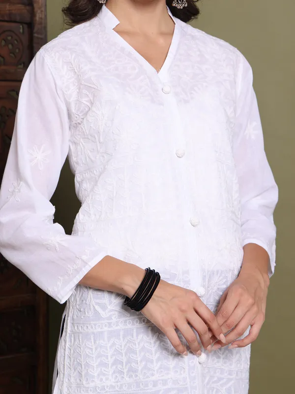 Cotton_Kurtis_For_Summer_White_Straight_Kurti