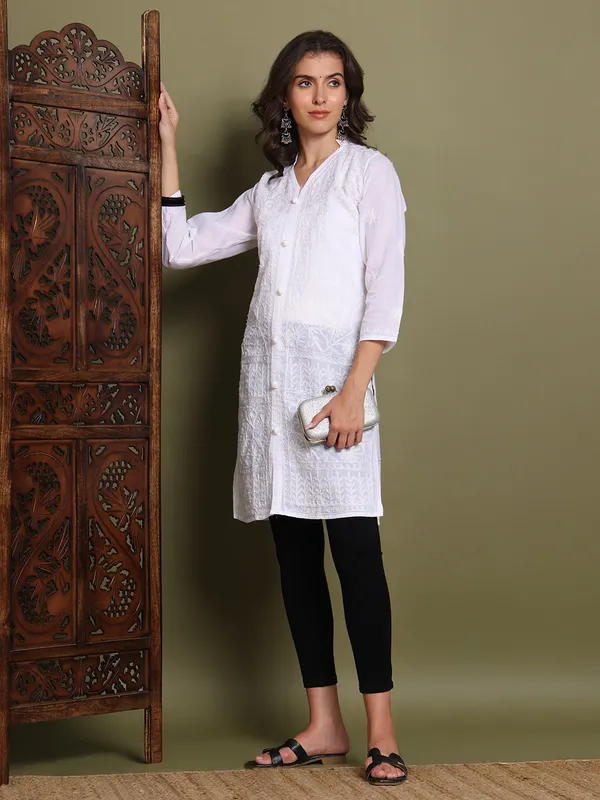 Cotton_Kurtis_For_Summer_White_Straight_Kurti