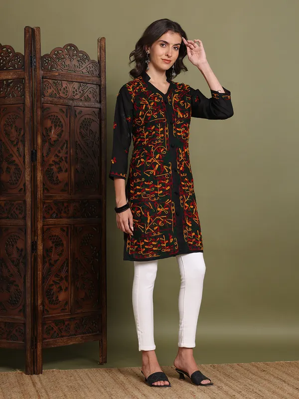 Cotton_Kurtis_For_Summer_Black_Multi_Straight_Kurti