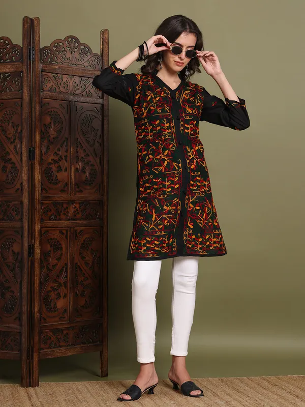 Cotton_Kurtis_For_Summer_Black_Multi_Straight_Kurti