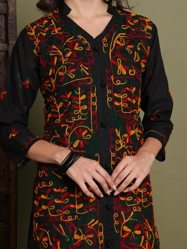 Cotton_Kurtis_For_Summer_Black_Multi_Straight_Kurti