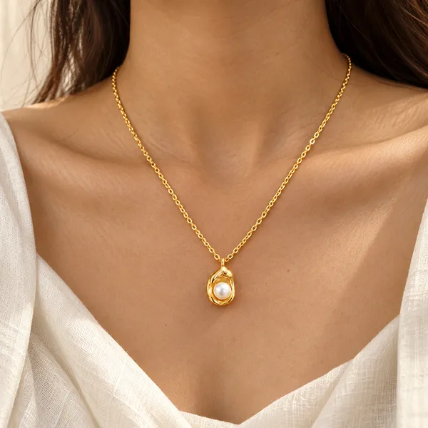 Gold_Tone_Pearl_Pendant_Necklace_for_Women