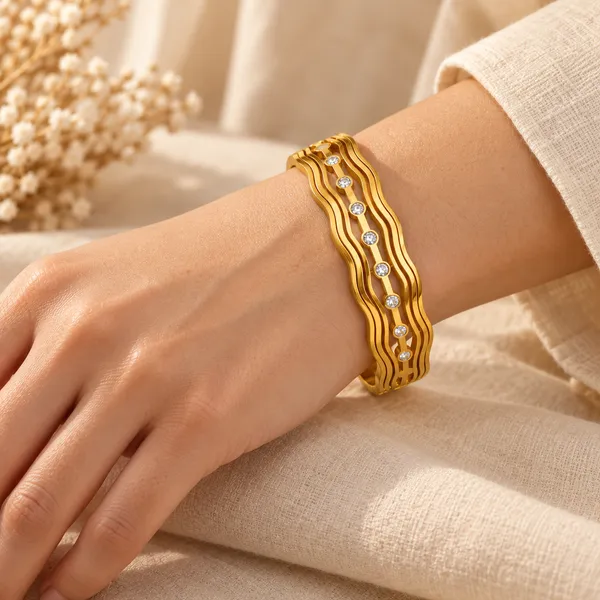 Gold-Tone_Wavy_Crystal_Bangle_Bracelet_for_Women