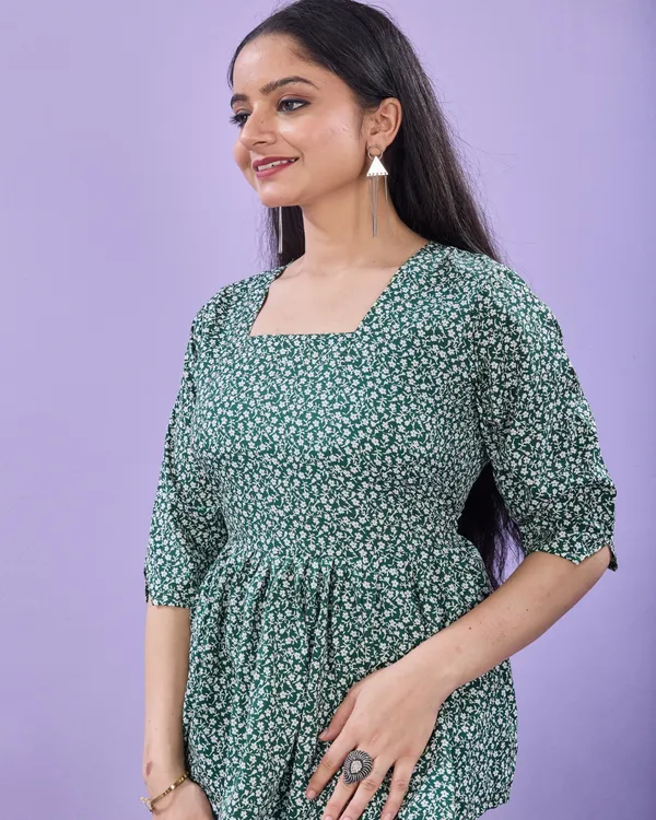 Noire_Ditsy_Peplum_Top